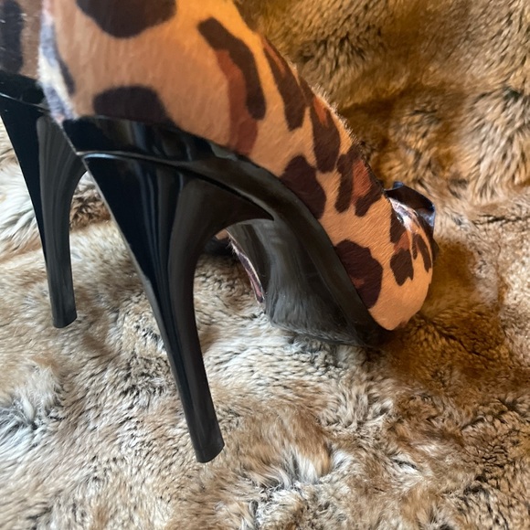 Carlos Santana leopard print heels - Picture 3 of 4